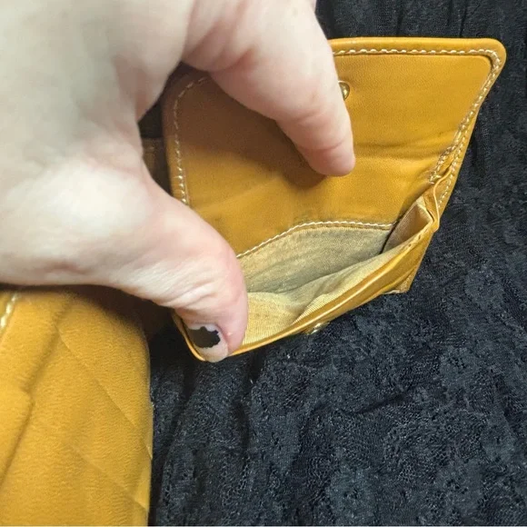 Vintage Gucci Micro GG Bifold Wallet – Beige PVC & Tan Leather - Picture 7 of 11